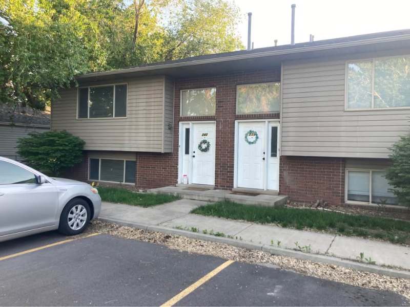 Spanish Fork Townhome: 243 s 100 w