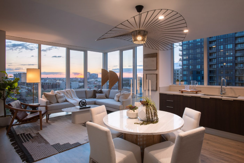 Chicago Condo: 200 W Hill St