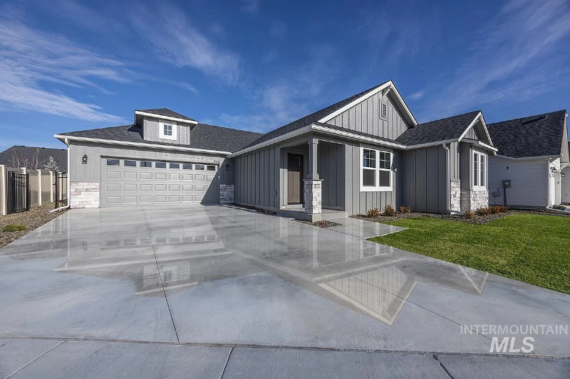 Meridian House: 238 W Norwich St