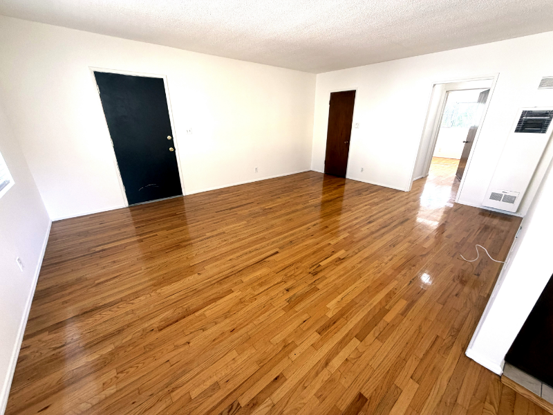 Santa Monica Apartment: 807 3rd St