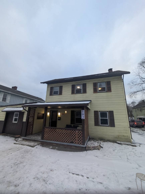 New castle House: 102 E Wabash Ave