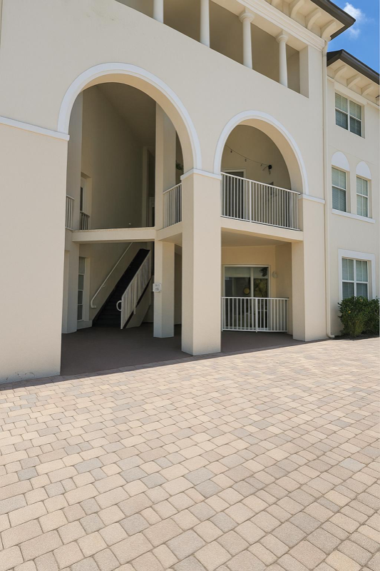 Doral Apartment: 11501 NW 89th St