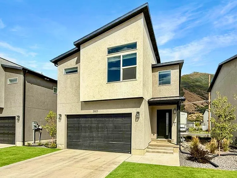 Mapleton House: 3923 S White Ash Dr