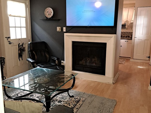 Huntington Beach House: 313 1/2 5th St