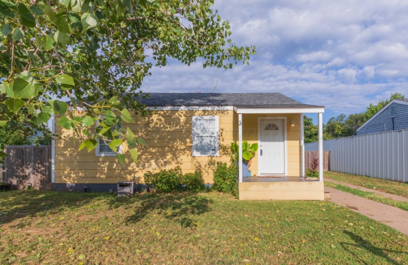 Amarillo House: 1907 Nix St