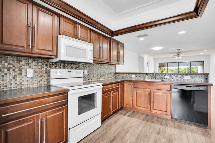 West Palm Beach Condo: 1701 Presidential Way A201