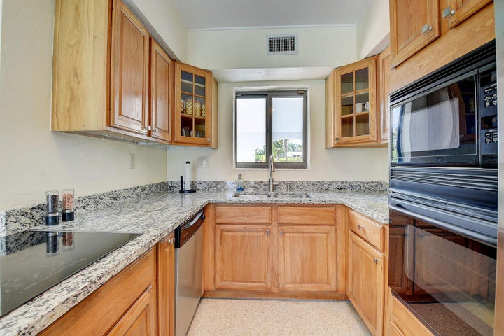 Boca Raton House: 64 SW 9th Avenue