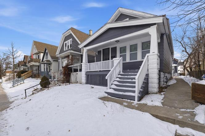 Milwaukeec House: 2354 s 16th