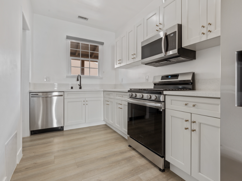 Santa Ana Apartment: 1524 N Sycamore Street