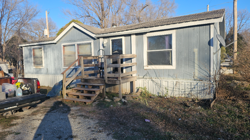 Wichita House: 101 w appleblossum