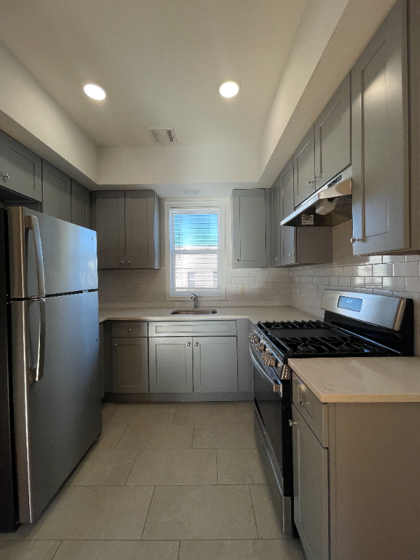 Elizabeth Multiplex: 558-562 Court St