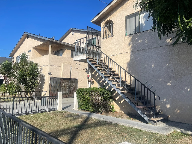 Hawthorne Apartment: 13628 Kornblum Ave