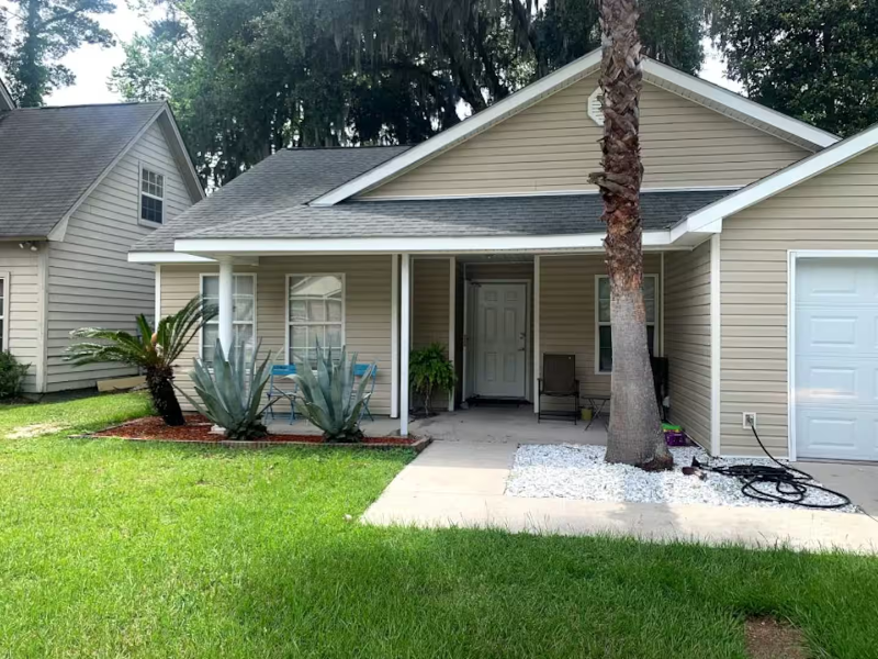 Savannah House: 7339 Leghorn St.