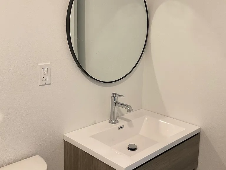 Pomona House: 1587 Claremont Pl