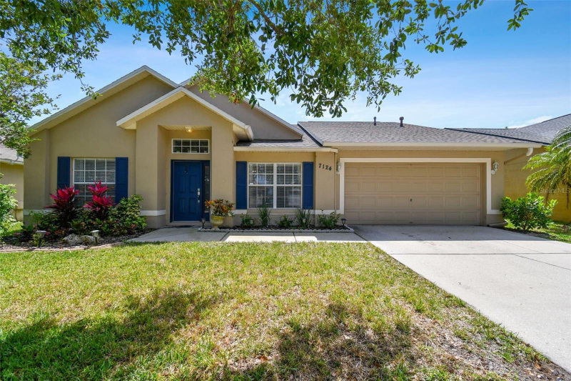 Riverview House: 7124 Colonial Lake Dr