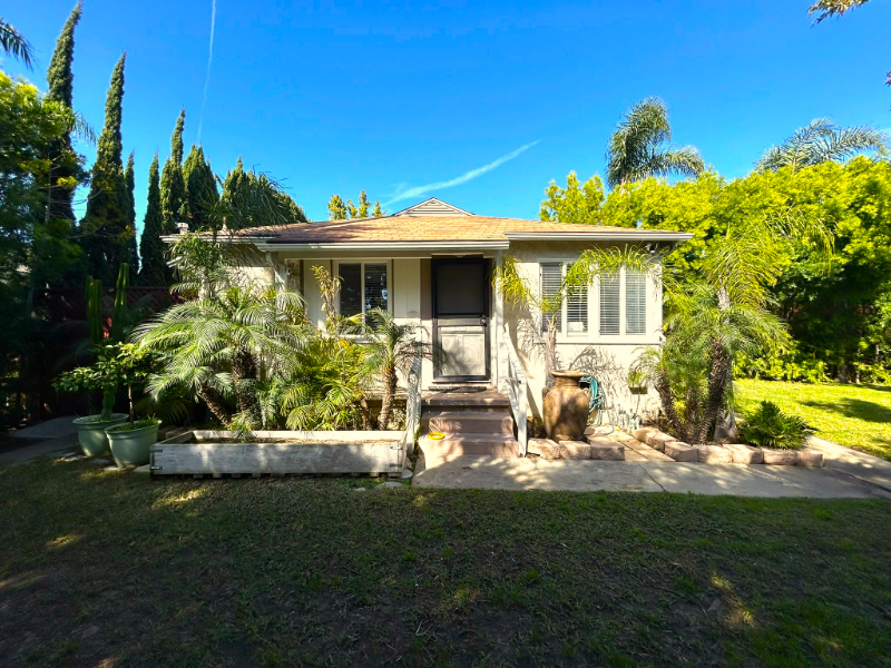 Los Angeles House: 6441 West 86th Place