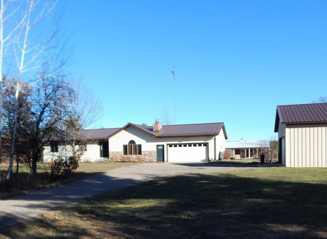 Necedah House: N9362 7th Ave