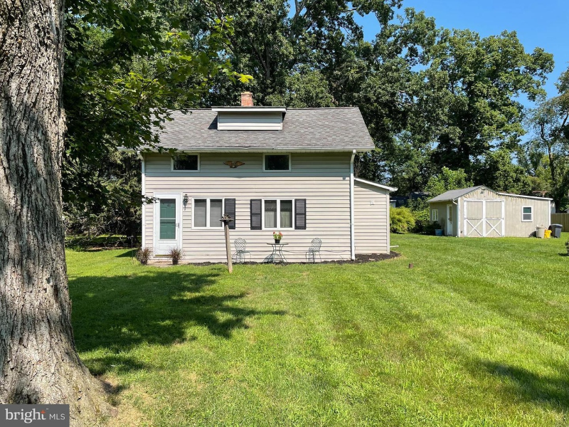 Ewing House: 46 Woodland Ave