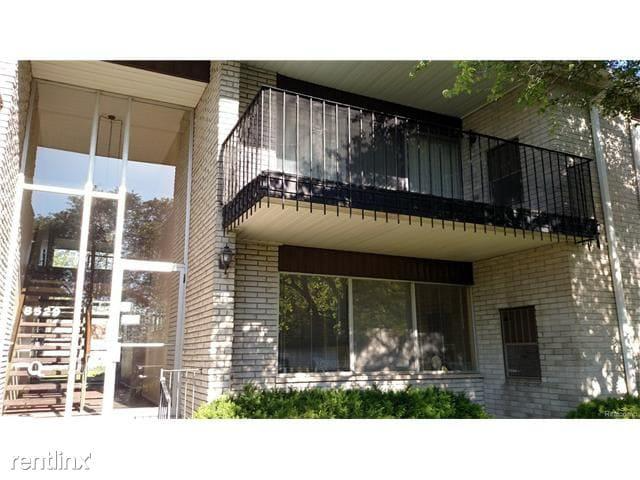 Warren Condo: 8529 Kennedy Cir