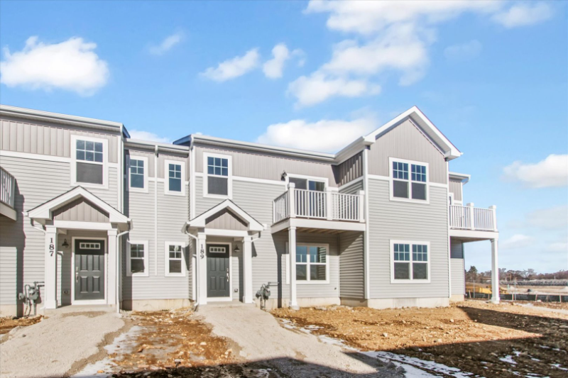South Elgin Townhome: 349 Kingsport Drive