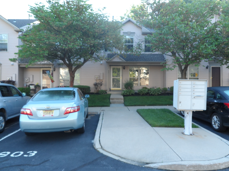 Mantua Townhome: 34 Woodbrook Dr