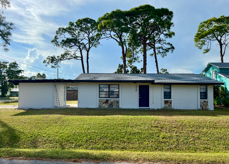 Sarasota House: 8820 Pohoy Ave