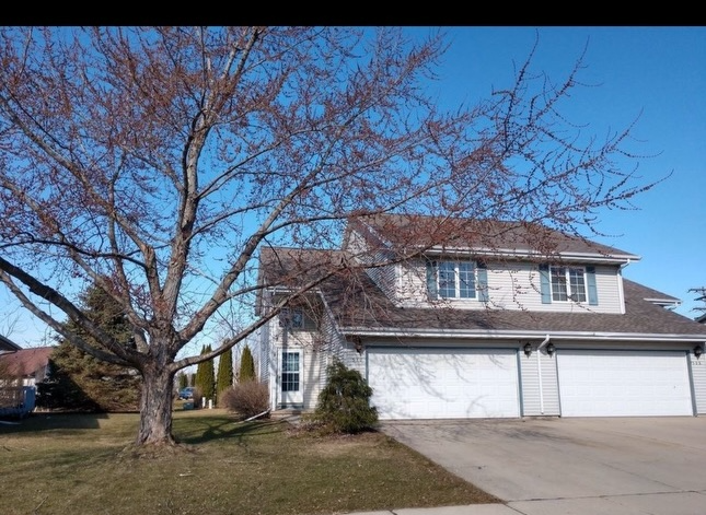 Stoughton Townhome: 510 Hanson Rd