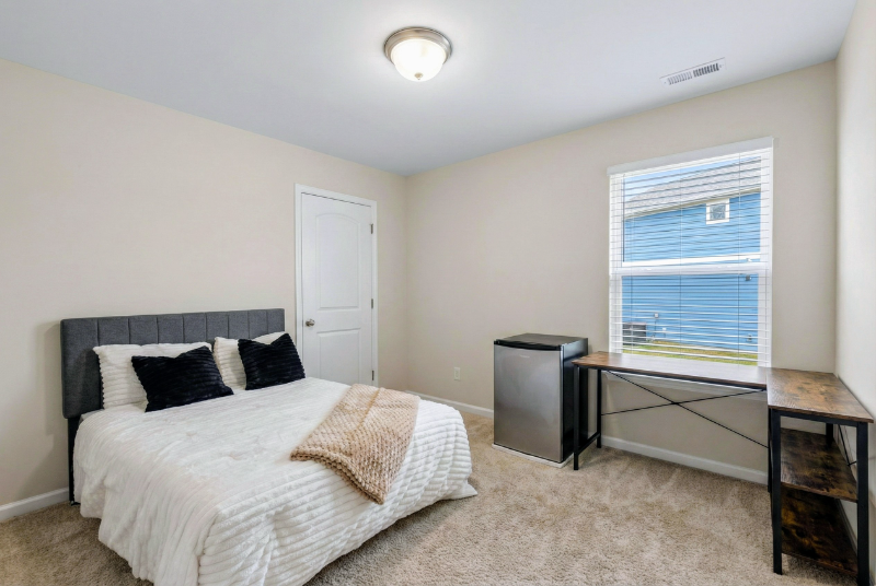 Charlotte Multiplex: 13416 Alpine Dr,