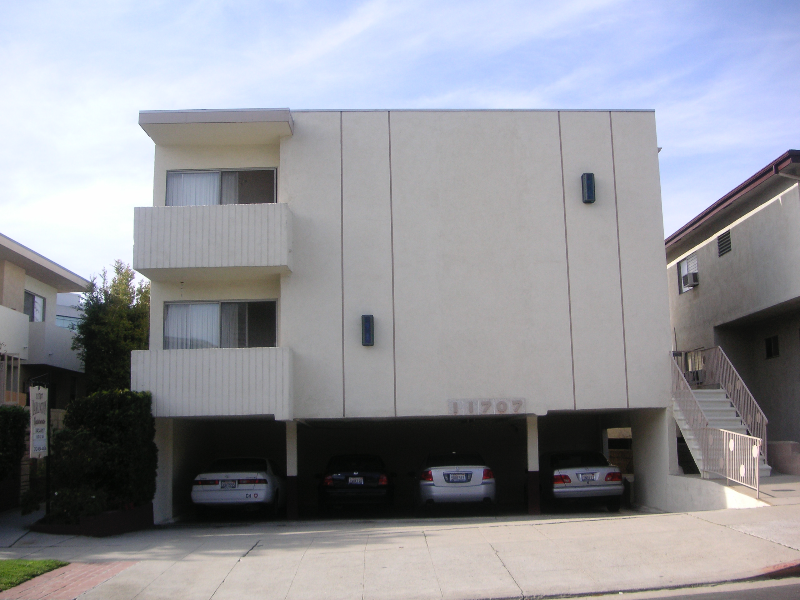 Los Angeles Apartment: 11707 Darlington Ave.