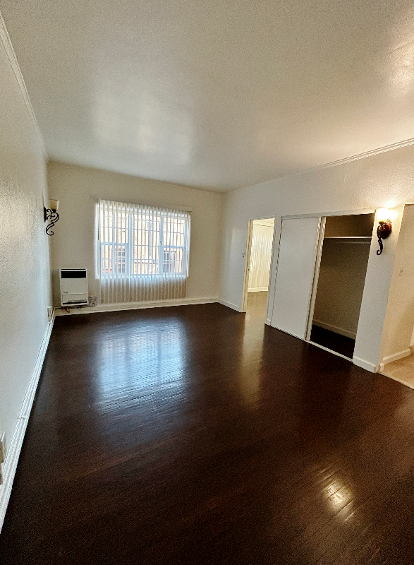 LOS ANGELES Apartment: 636 PLYMOUTH