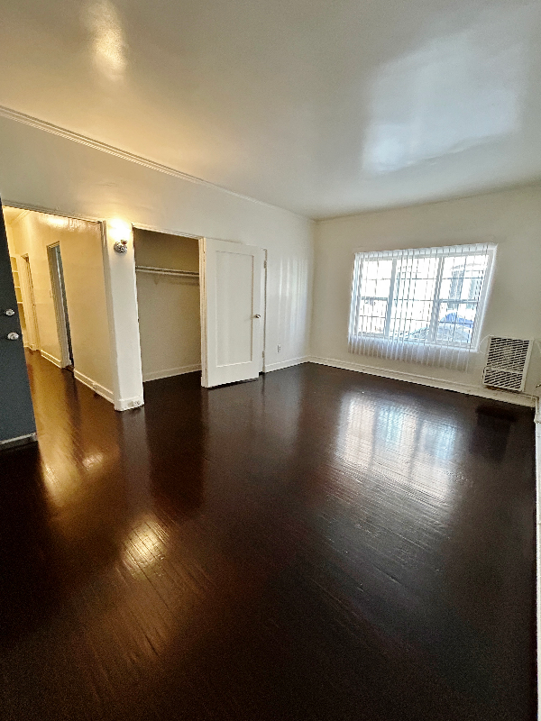 LOS ANGELES Apartment: 636 PLYMOUTH