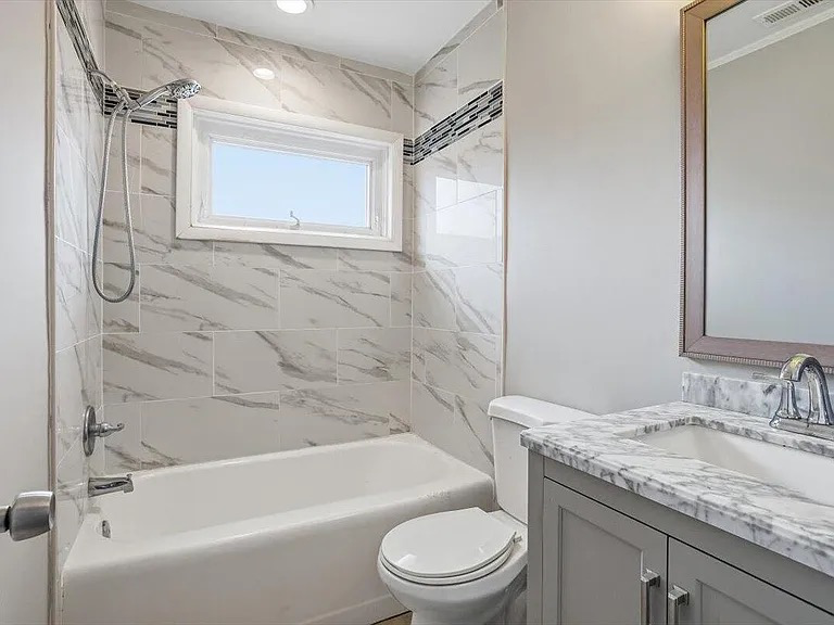 Durham House: 1312 Clermont Rd