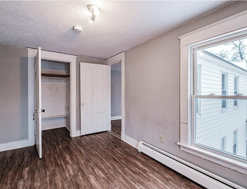 Saco Apartment: 42 Storer St