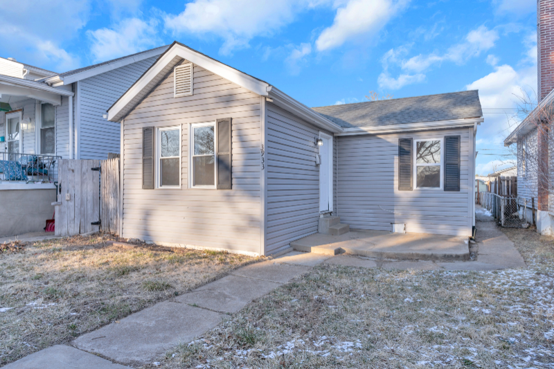 Saint Louis House: 3933 Walsh St