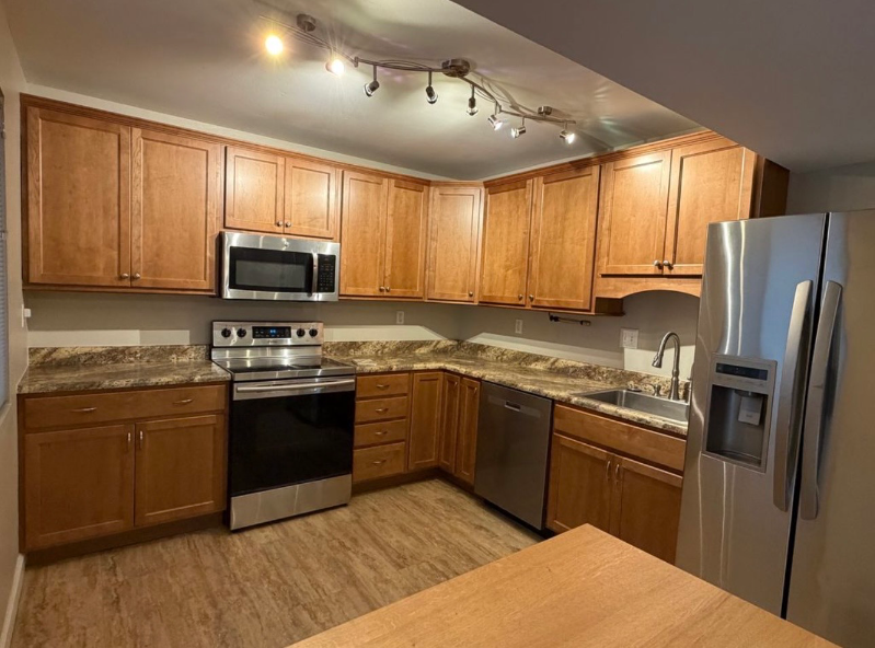 Ballwin House: 463 Down Hill Dr