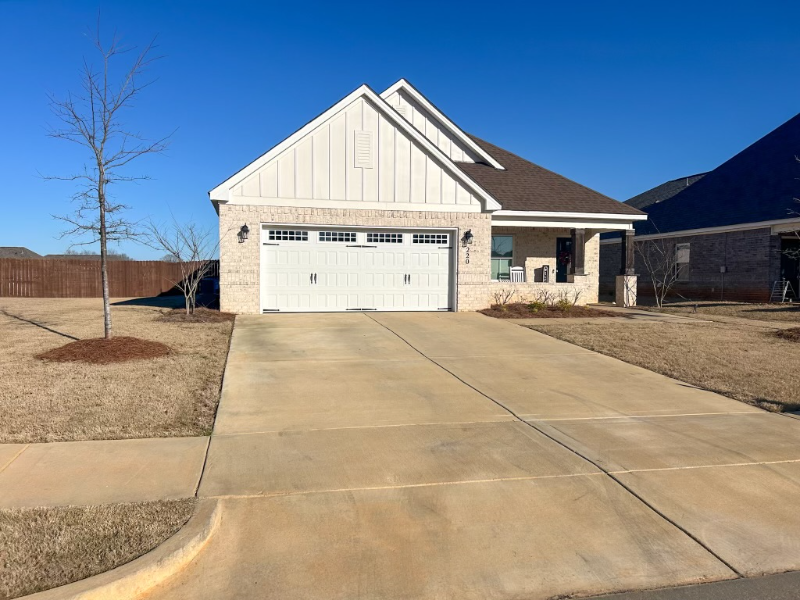 Prattville House: 220 Lee Audis Lane