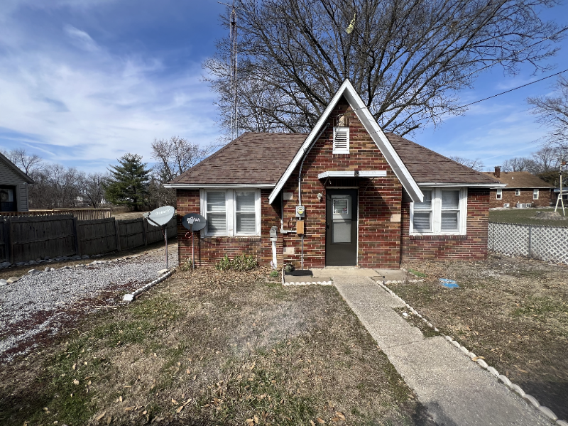 Albion House: 30 Wilson Ave