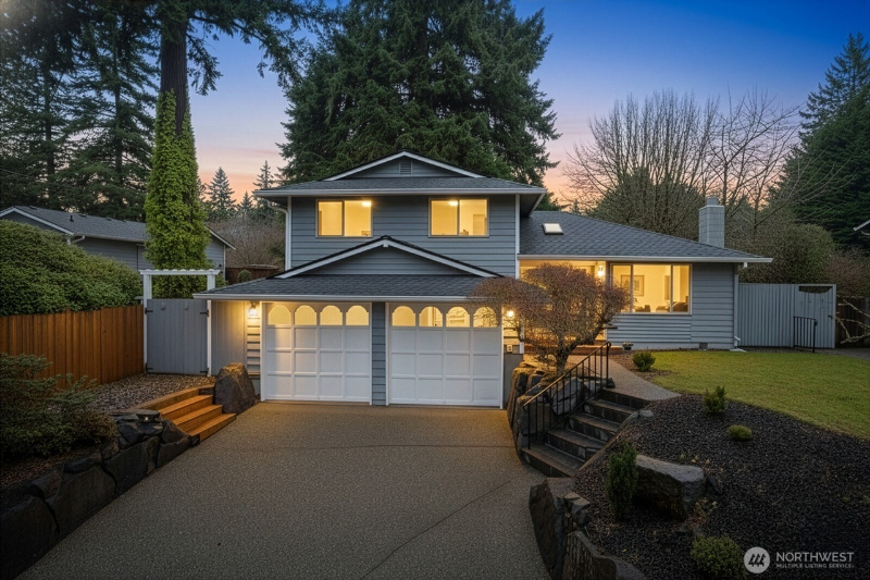 Lynnwood House: 20011 35th Ave W