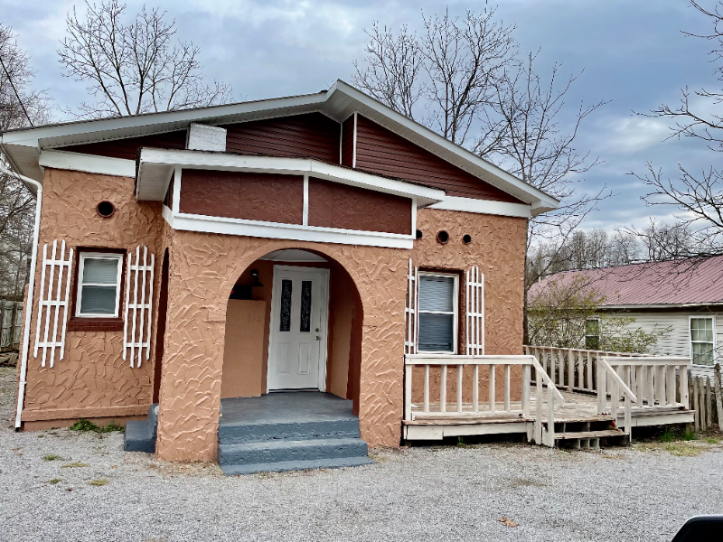 corbin House: 830 west 5th st