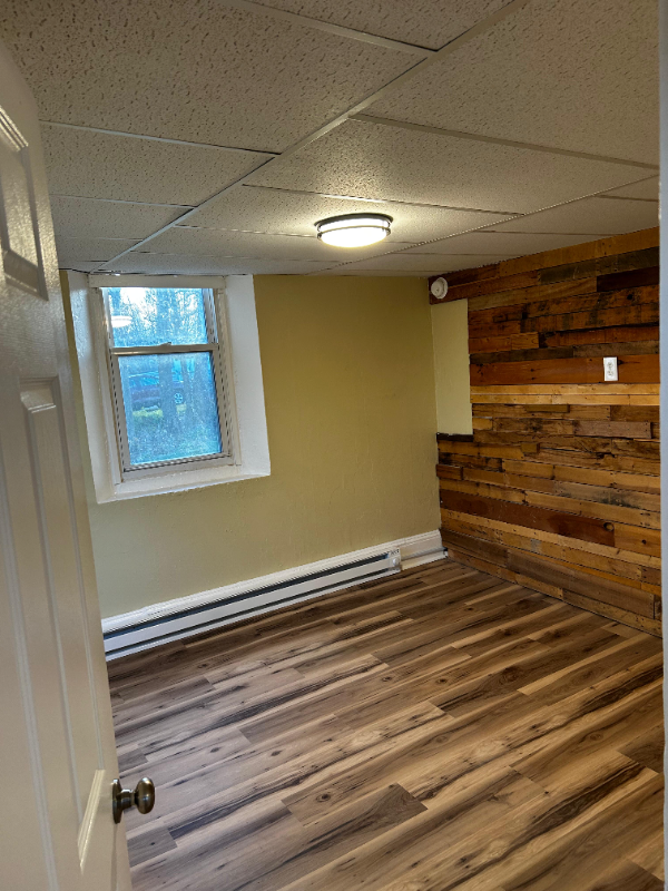 Carbondale Apartment: 92 Farview St