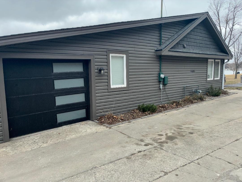 Cedar Lake House: 7405 Lake Shore drive