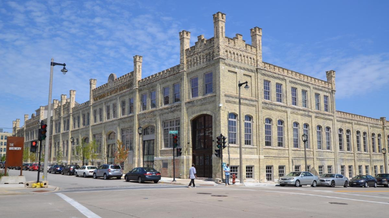 Milwaukee Apartment: 1125 N 9th St