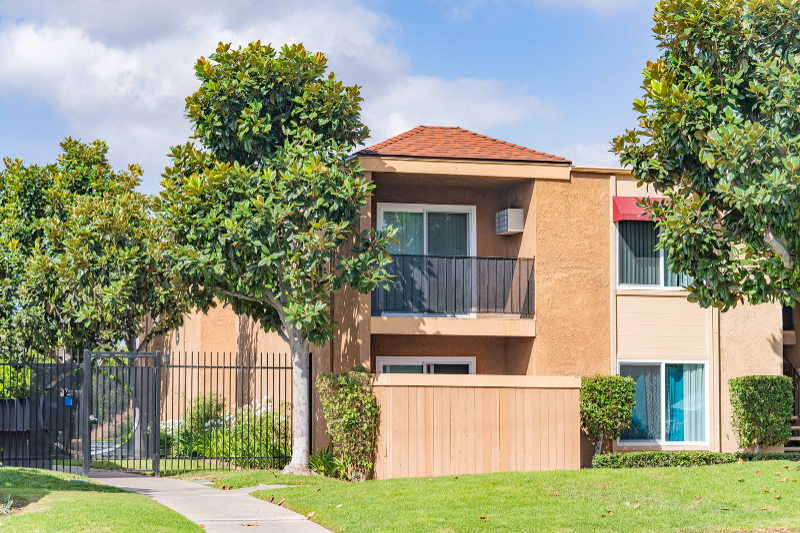 Vista Condo: 1440 Oak Dr