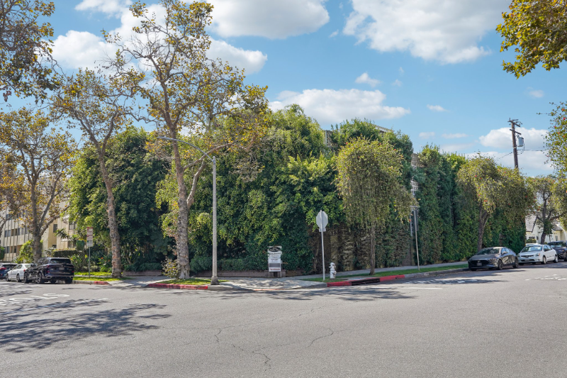 Beverly Hills Apartment: 9000 Clifton Way