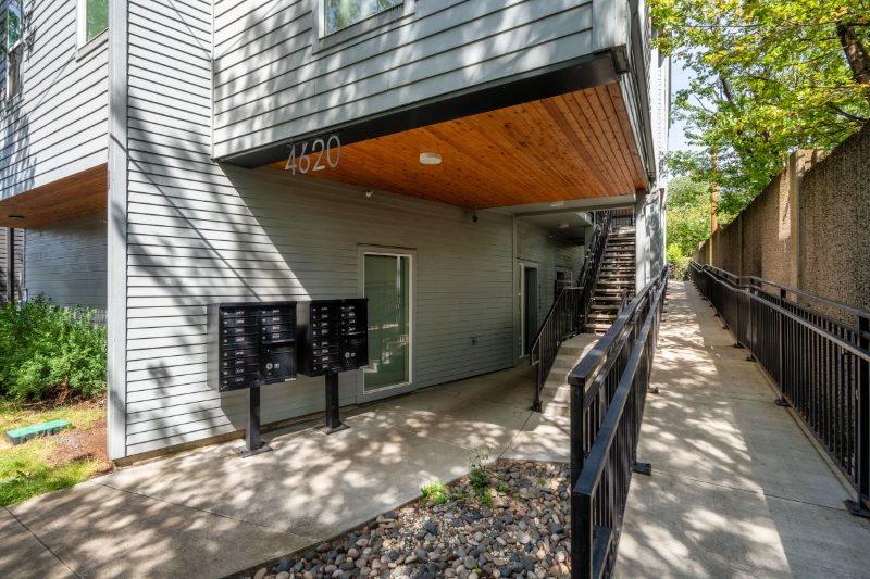 Portland Apartment: 4620 N Maryland Ave