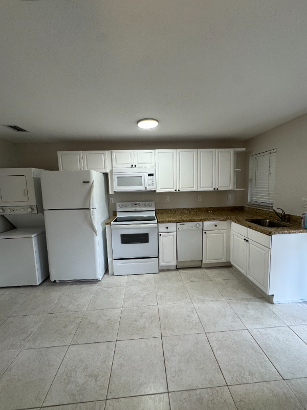 FORT LAUDERDALE Apartment: 700 SW 15th Avenue