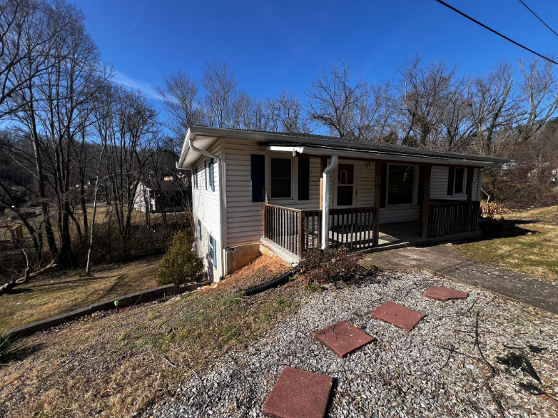 Old Fort House: 157 N. Redtown Road