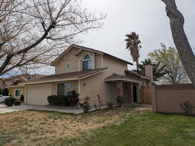 Lancaster House: 1212 W Avenue H4