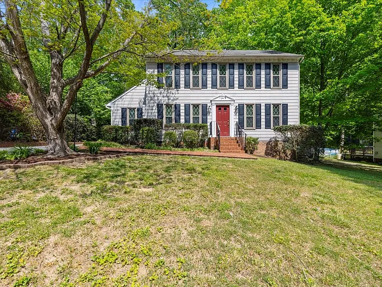 Richmond House: 1954 Celia Cres