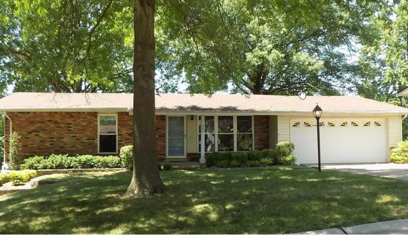 Ballwin House: 809 Delhurst Dr